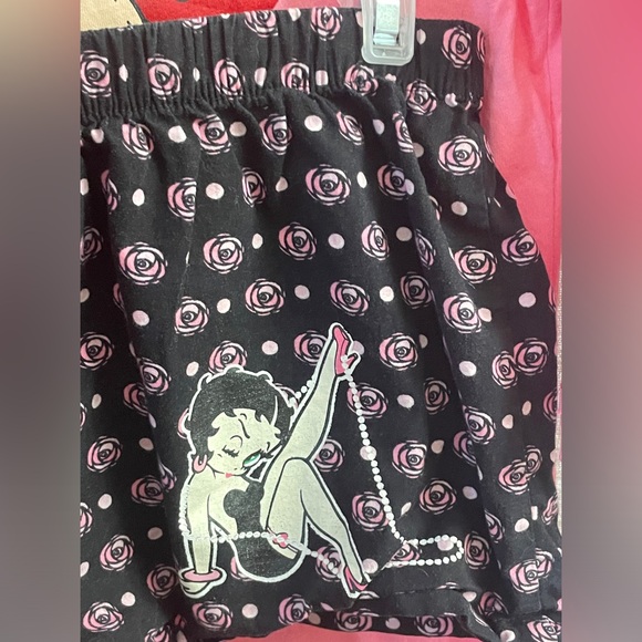 Betty Boop two Piece Pyjama Set in Size XS (Top) & Small (Shorts). - Picture 7 of 16